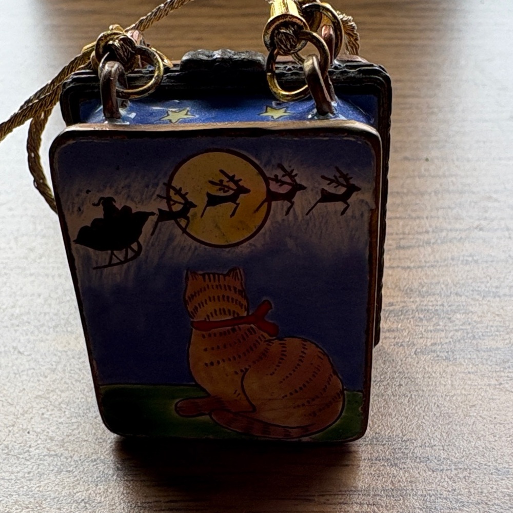 Festive Cat metal box with Santa Design